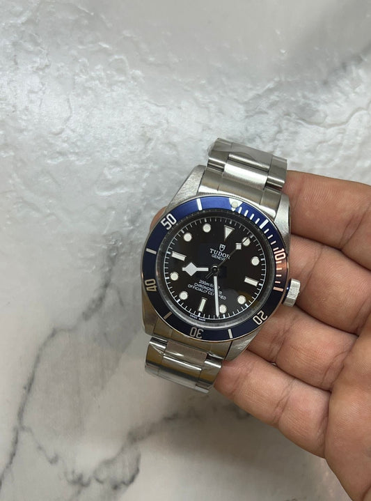 Black bay ghiera blu